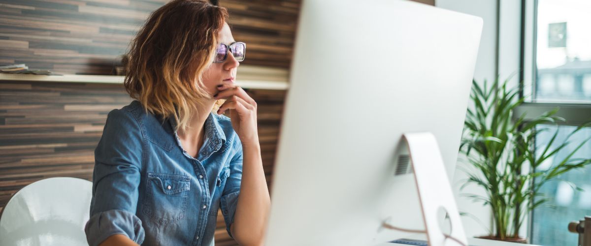 transmission rebuild vs transmission repair. Driver researching Signs of Transmission Failure and repair options online.